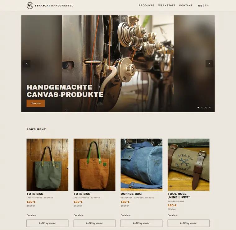 Website Straycat Handcrafted – Startseite mit Werkstattfoto und Sortiment aus Canvas-Taschen